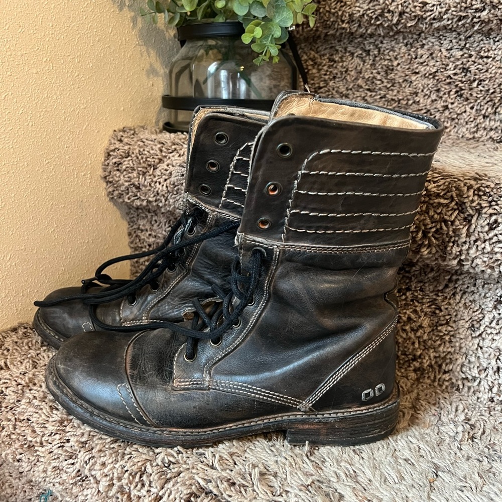 Women’s size 10 bed Stu boots